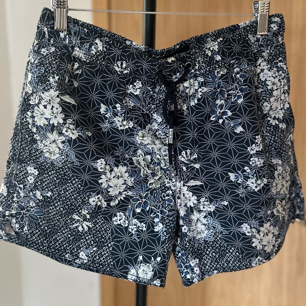 Native Youth Swim Trunks Men’s Swim Shorts Size 30 Medium C13